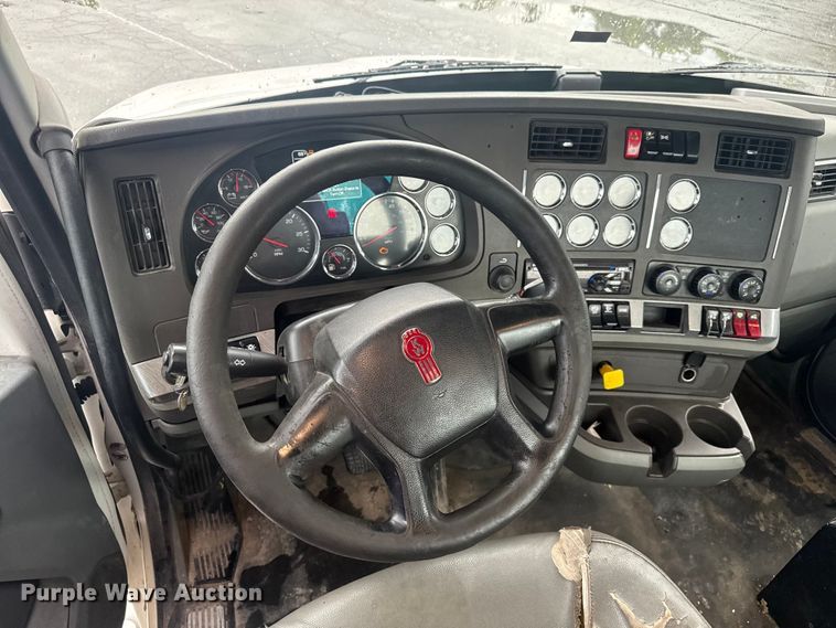 image for item EV1873 2019 Kenworth T880 semi truck