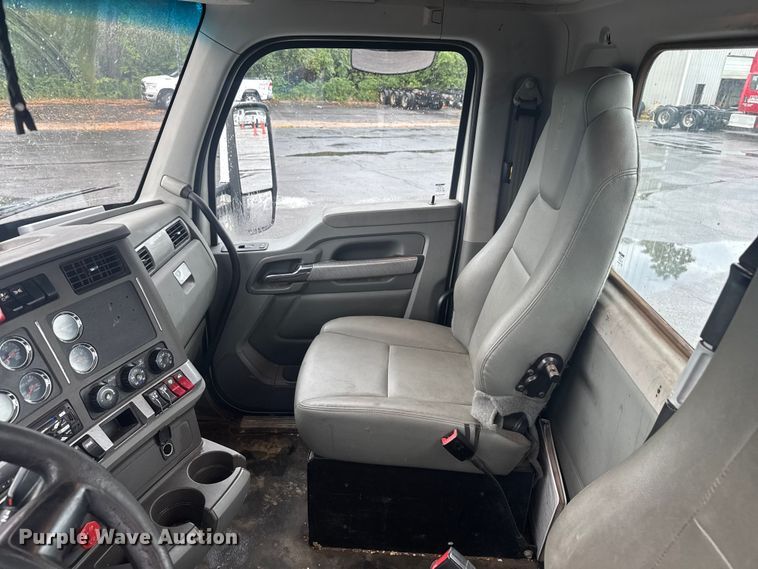 image for item EV1873 2019 Kenworth T880 semi truck