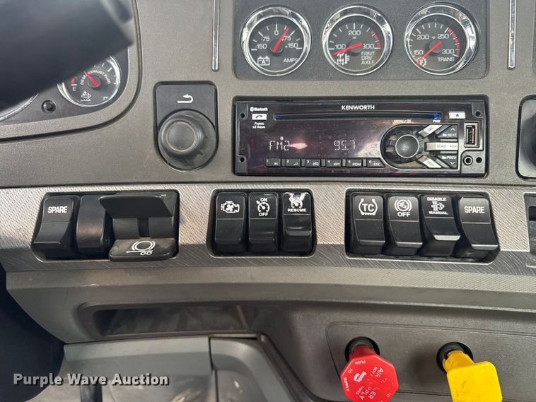 image for item EV1873 2019 Kenworth T880 semi truck