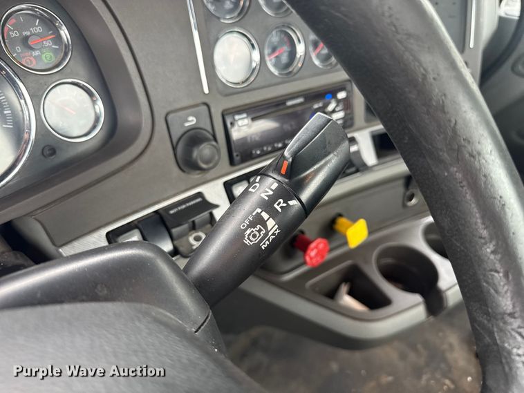 image for item EV1873 2019 Kenworth T880 semi truck