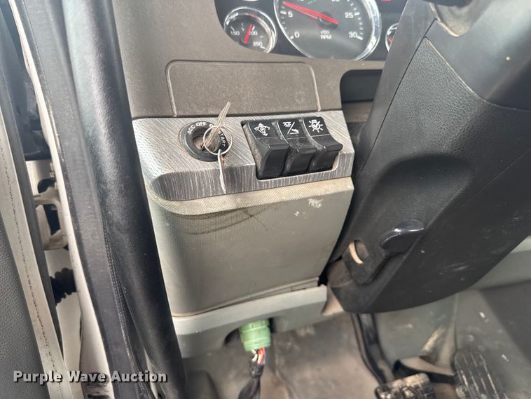 image for item EV1873 2019 Kenworth T880 semi truck