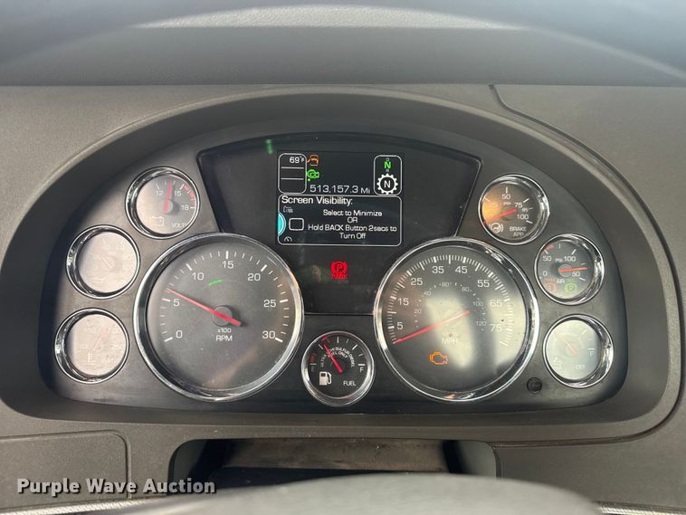 image for item EV1873 2019 Kenworth T880 semi truck