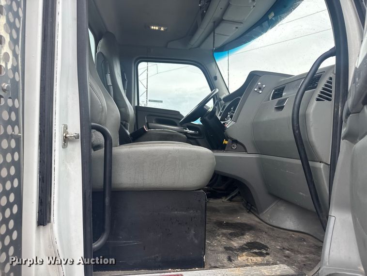 image for item EV1873 2019 Kenworth T880 semi truck