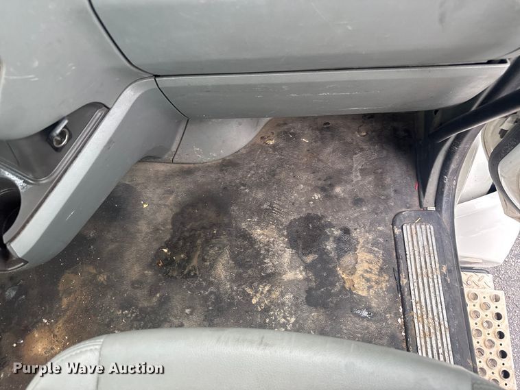 image for item EV1873 2019 Kenworth T880 semi truck