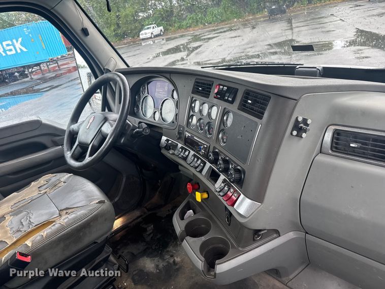 image for item EV1873 2019 Kenworth T880 semi truck