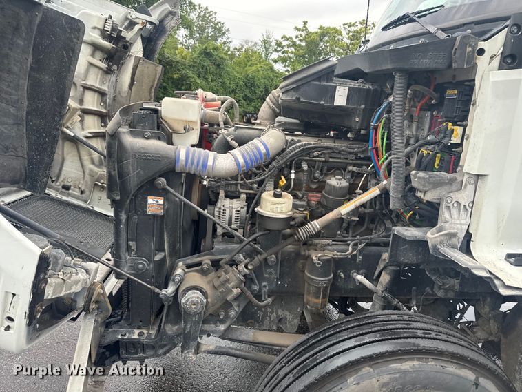 image for item EV1873 2019 Kenworth T880 semi truck