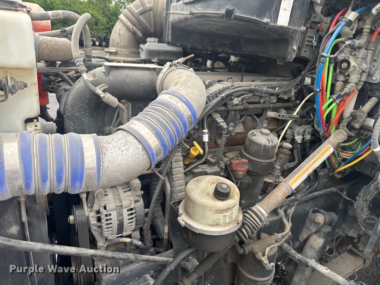 image for item EV1873 2019 Kenworth T880 semi truck