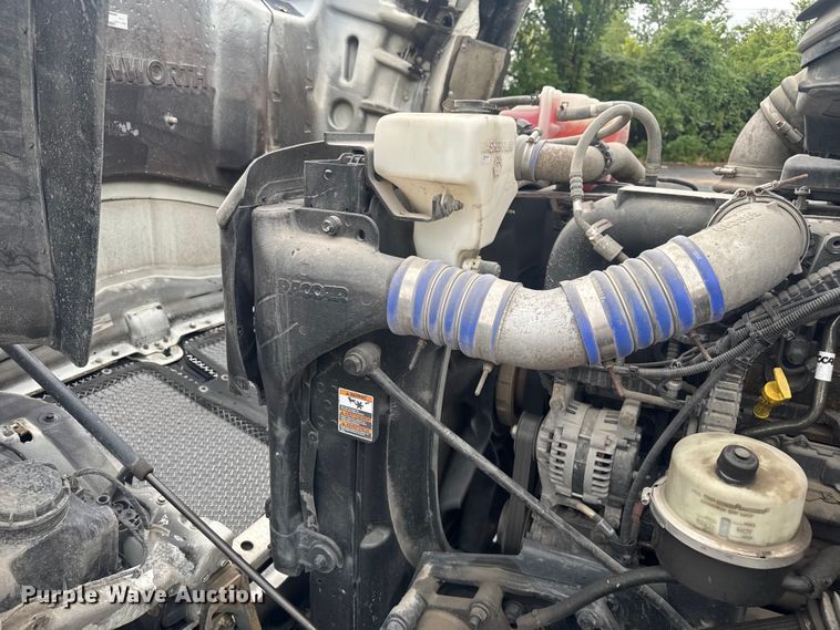 image for item EV1873 2019 Kenworth T880 semi truck