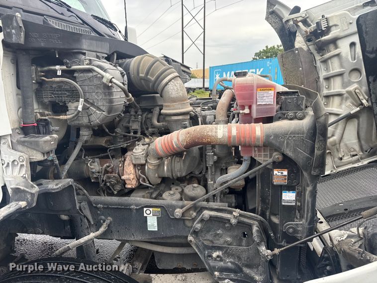 image for item EV1873 2019 Kenworth T880 semi truck