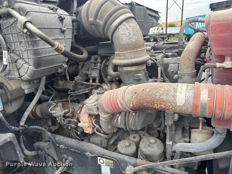 image for item EV1873 2019 Kenworth T880 semi truck