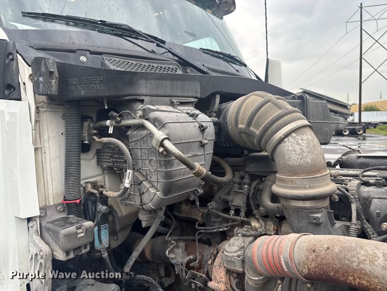 image for item EV1873 2019 Kenworth T880 semi truck