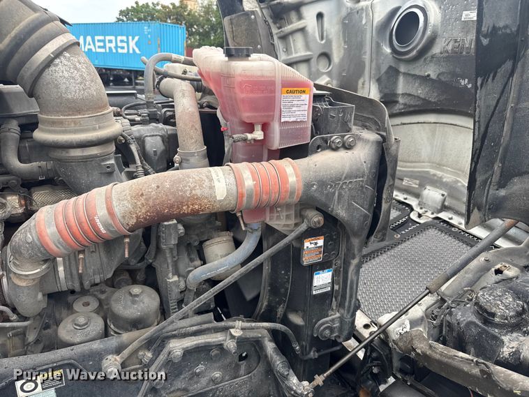 image for item EV1873 2019 Kenworth T880 semi truck