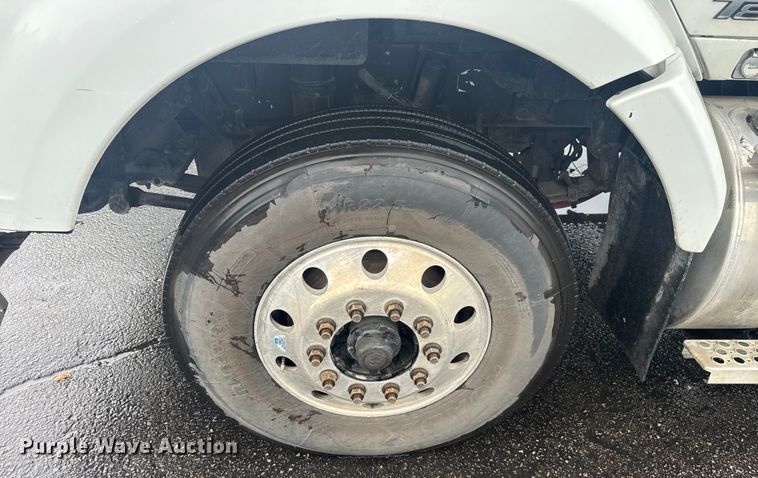 image for item EV1873 2019 Kenworth T880 semi truck