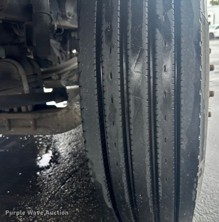 image for item EV1873 2019 Kenworth T880 semi truck