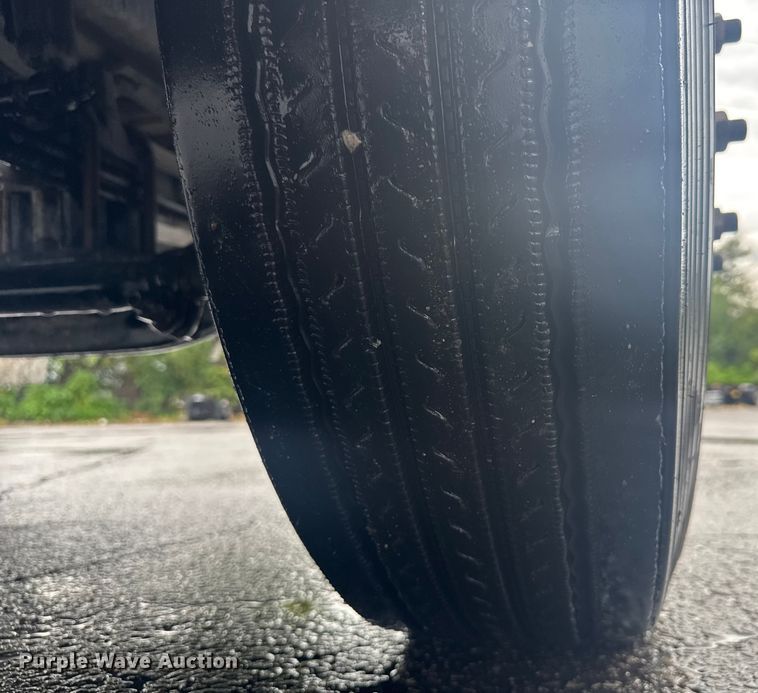 image for item EV1873 2019 Kenworth T880 semi truck