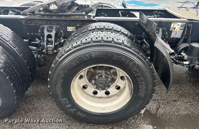 image for item EV1873 2019 Kenworth T880 semi truck