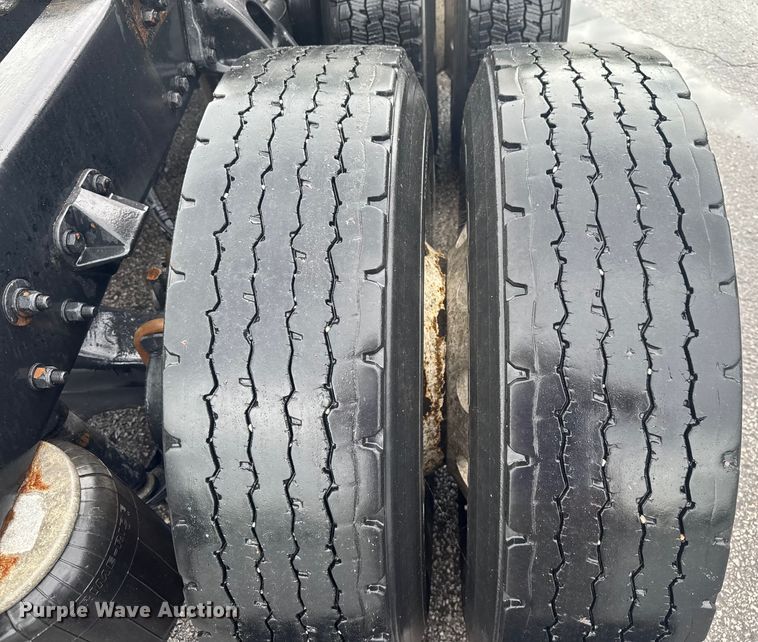 image for item EV1873 2019 Kenworth T880 semi truck