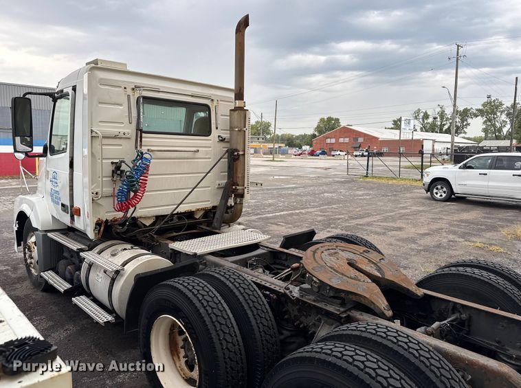 image for item EV1877 2008 Volvo  VNL semi truck