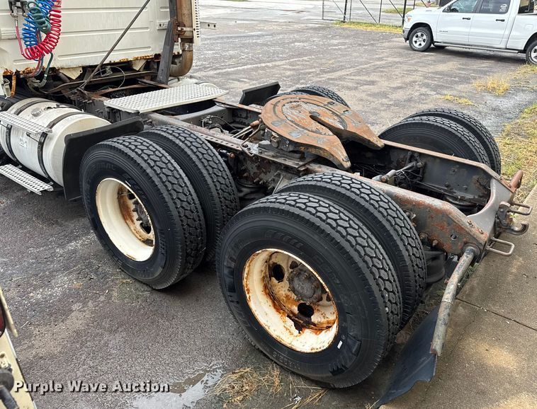 image for item EV1877 2008 Volvo  VNL semi truck