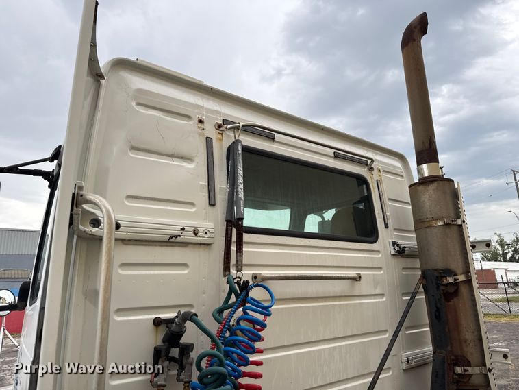 image for item EV1877 2008 Volvo  VNL semi truck