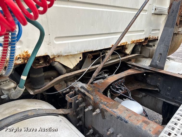 image for item EV1877 2008 Volvo  VNL semi truck