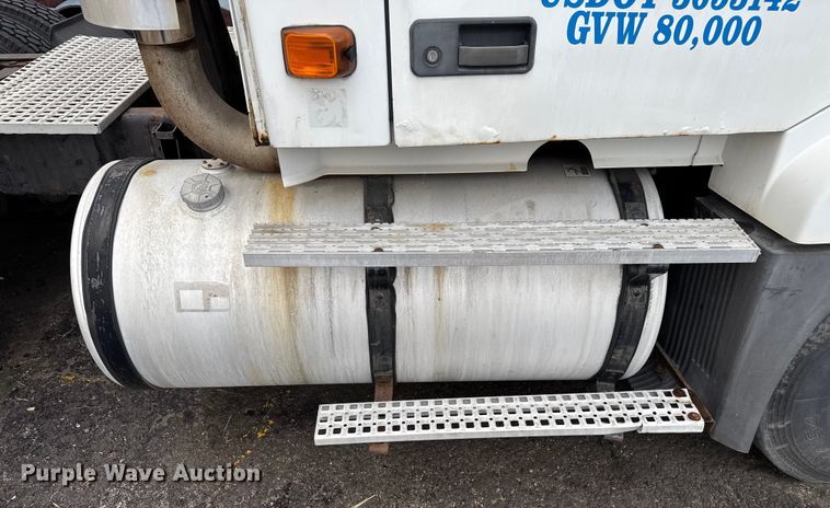 image for item EV1877 2008 Volvo  VNL semi truck