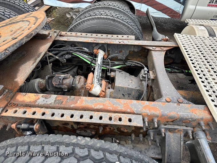 image for item EV1877 2008 Volvo  VNL semi truck