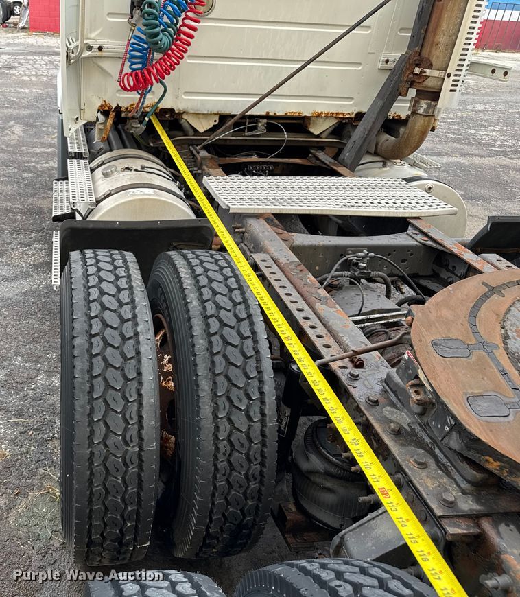 image for item EV1877 2008 Volvo  VNL semi truck