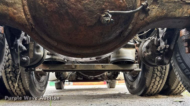 image for item EV1877 2008 Volvo  VNL semi truck