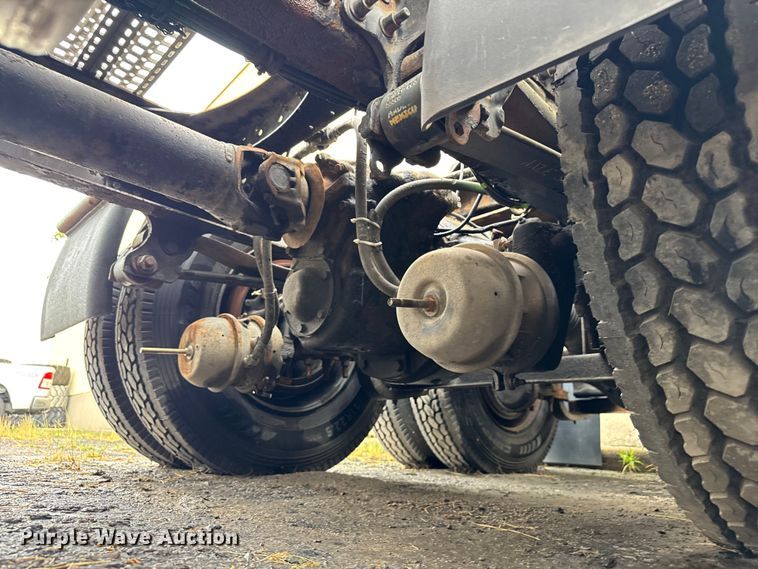 image for item EV1877 2008 Volvo  VNL semi truck