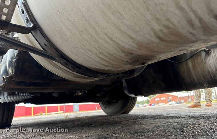 image for item EV1877 2008 Volvo  VNL semi truck