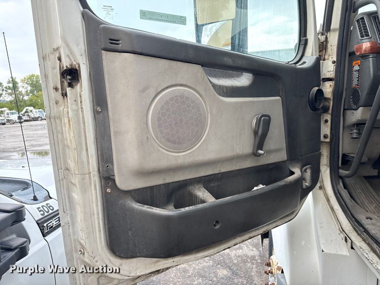 image for item EV1877 2008 Volvo  VNL semi truck