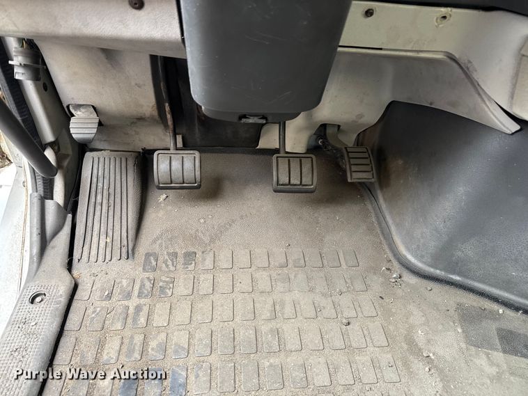 image for item EV1877 2008 Volvo  VNL semi truck