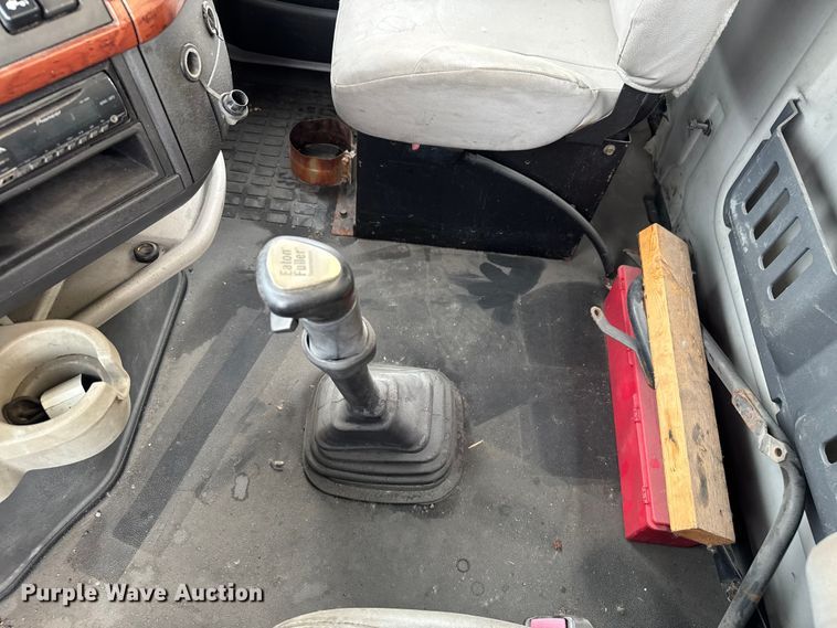 image for item EV1877 2008 Volvo  VNL semi truck