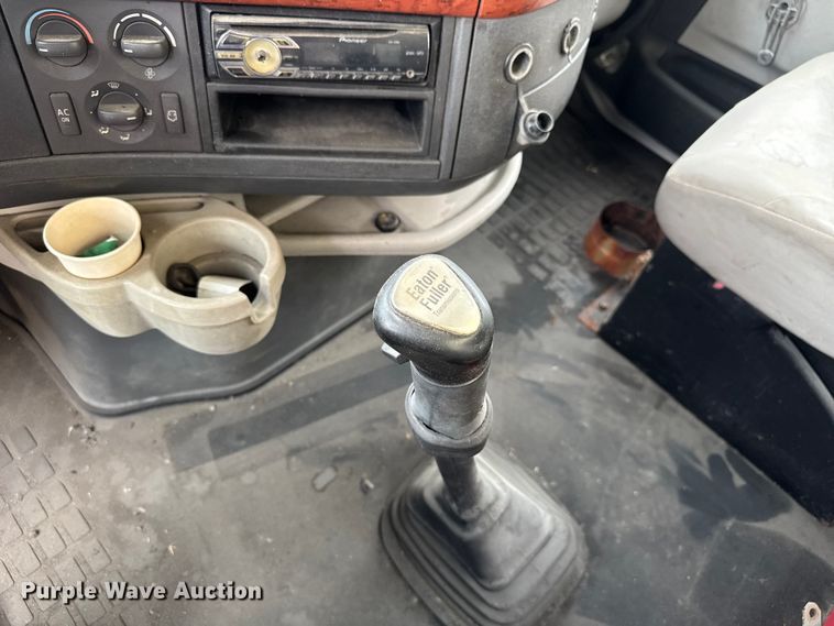 image for item EV1877 2008 Volvo  VNL semi truck