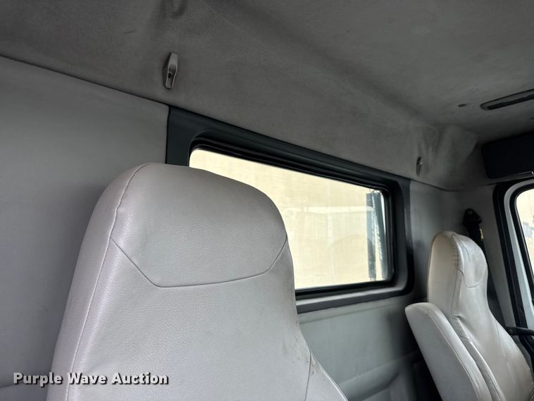 image for item EV1877 2008 Volvo  VNL semi truck