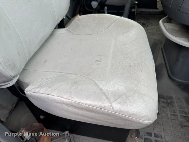 image for item EV1877 2008 Volvo  VNL semi truck