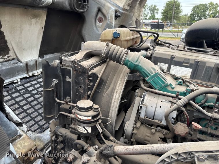 image for item EV1877 2008 Volvo  VNL semi truck