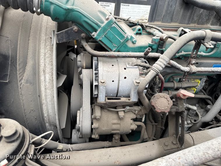 image for item EV1877 2008 Volvo  VNL semi truck