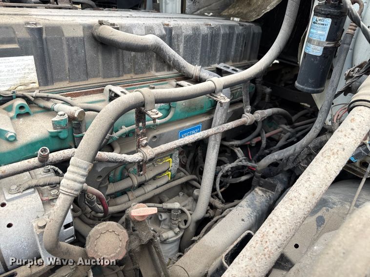 image for item EV1877 2008 Volvo  VNL semi truck