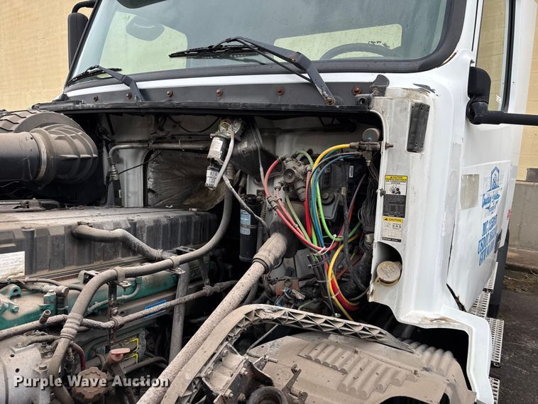 image for item EV1877 2008 Volvo  VNL semi truck