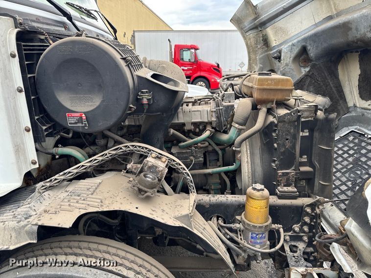 image for item EV1877 2008 Volvo  VNL semi truck