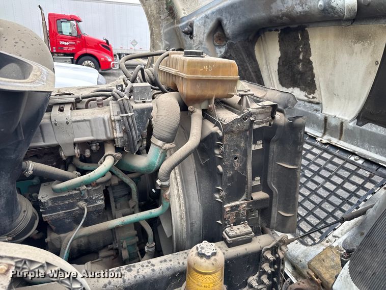 image for item EV1877 2008 Volvo  VNL semi truck