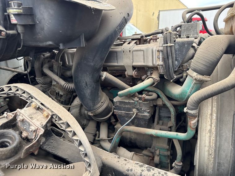 image for item EV1877 2008 Volvo  VNL semi truck