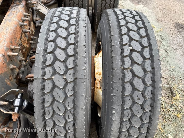 image for item EV1877 2008 Volvo  VNL semi truck