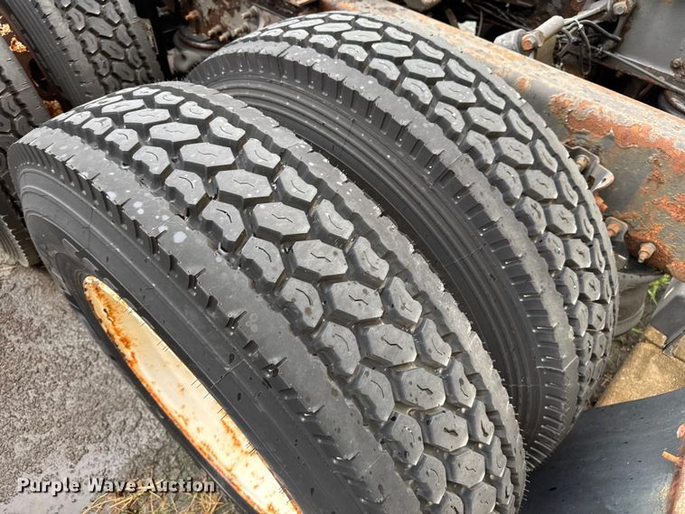 image for item EV1877 2008 Volvo  VNL semi truck