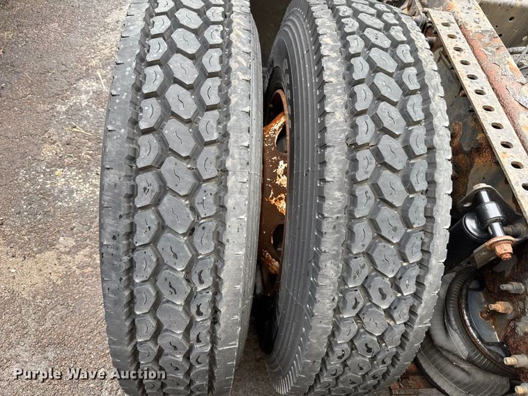 image for item EV1877 2008 Volvo  VNL semi truck