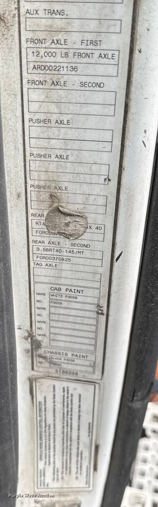 image for item EV1877 2008 Volvo  VNL semi truck