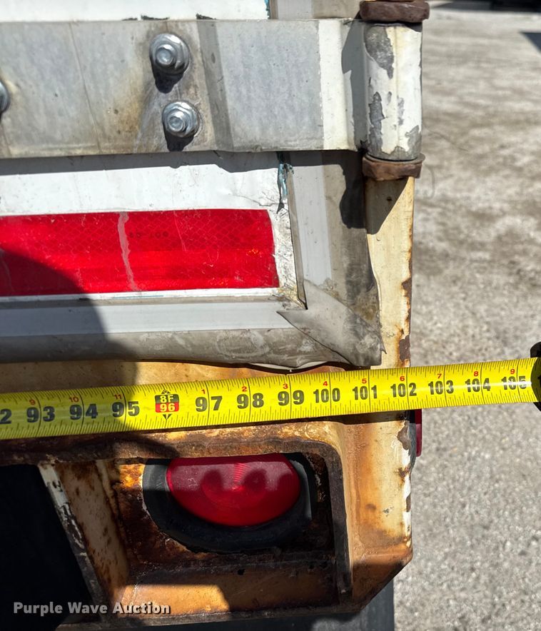 image for item EV1885 2002 Manac dry van trailer