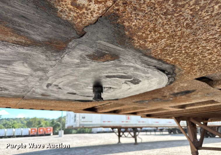 image for item EV1885 2002 Manac dry van trailer